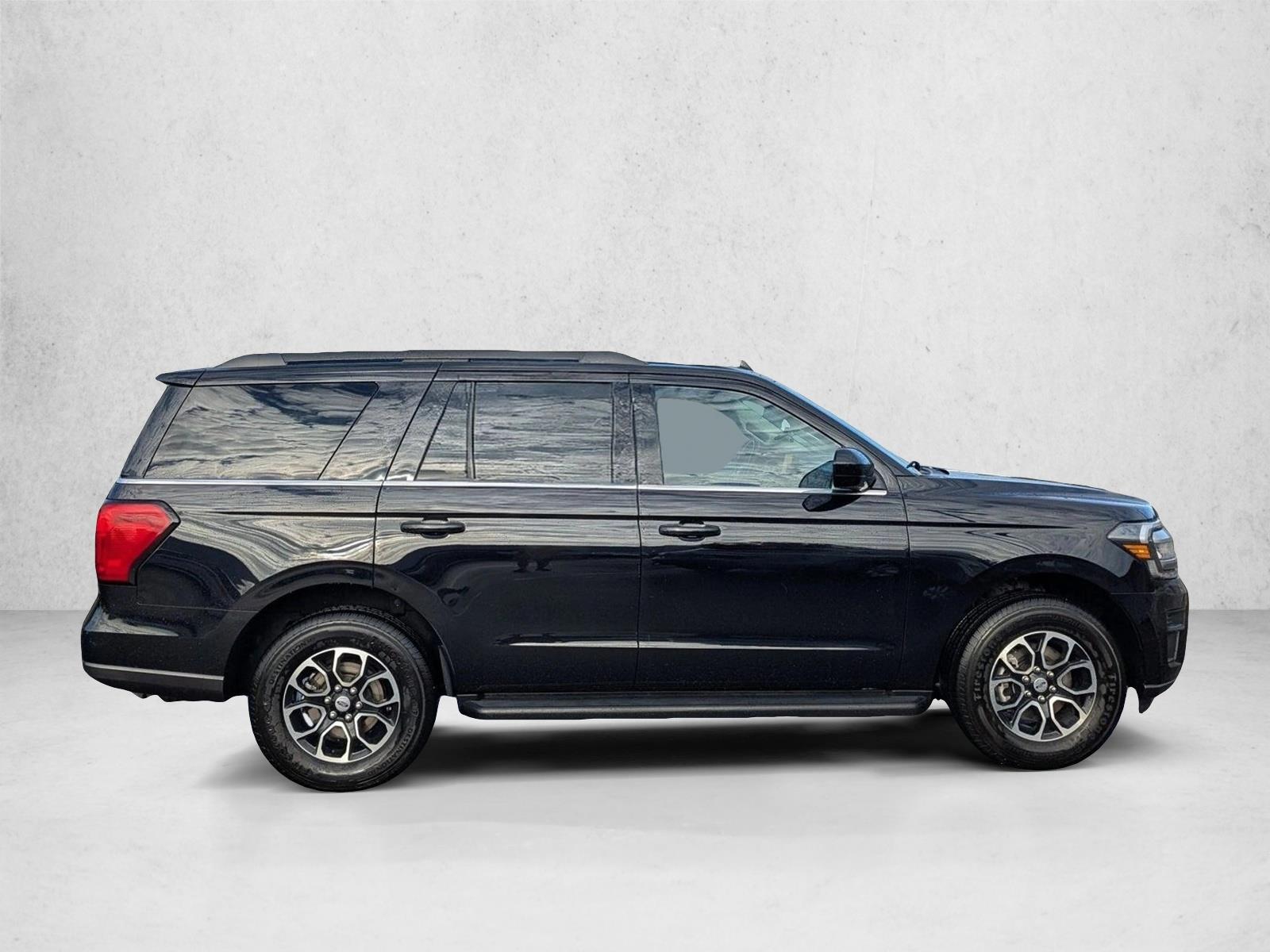 2022 Ford Expedition XLT photo 4