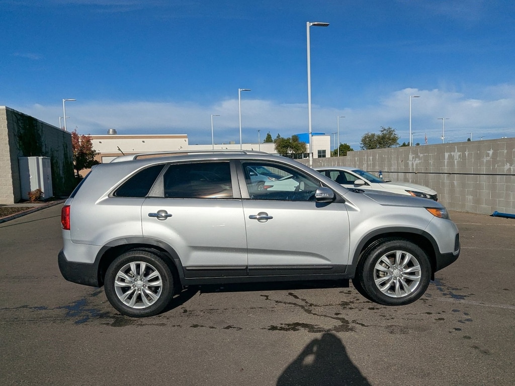 Used 2011 Kia Sorento LX V6 SUV
