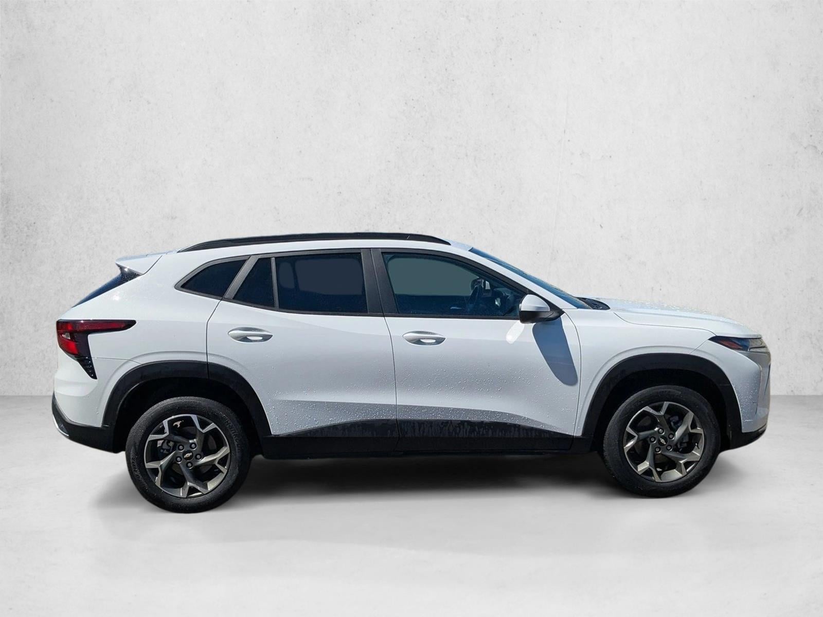 2025 Chevrolet Trax LT photo 4