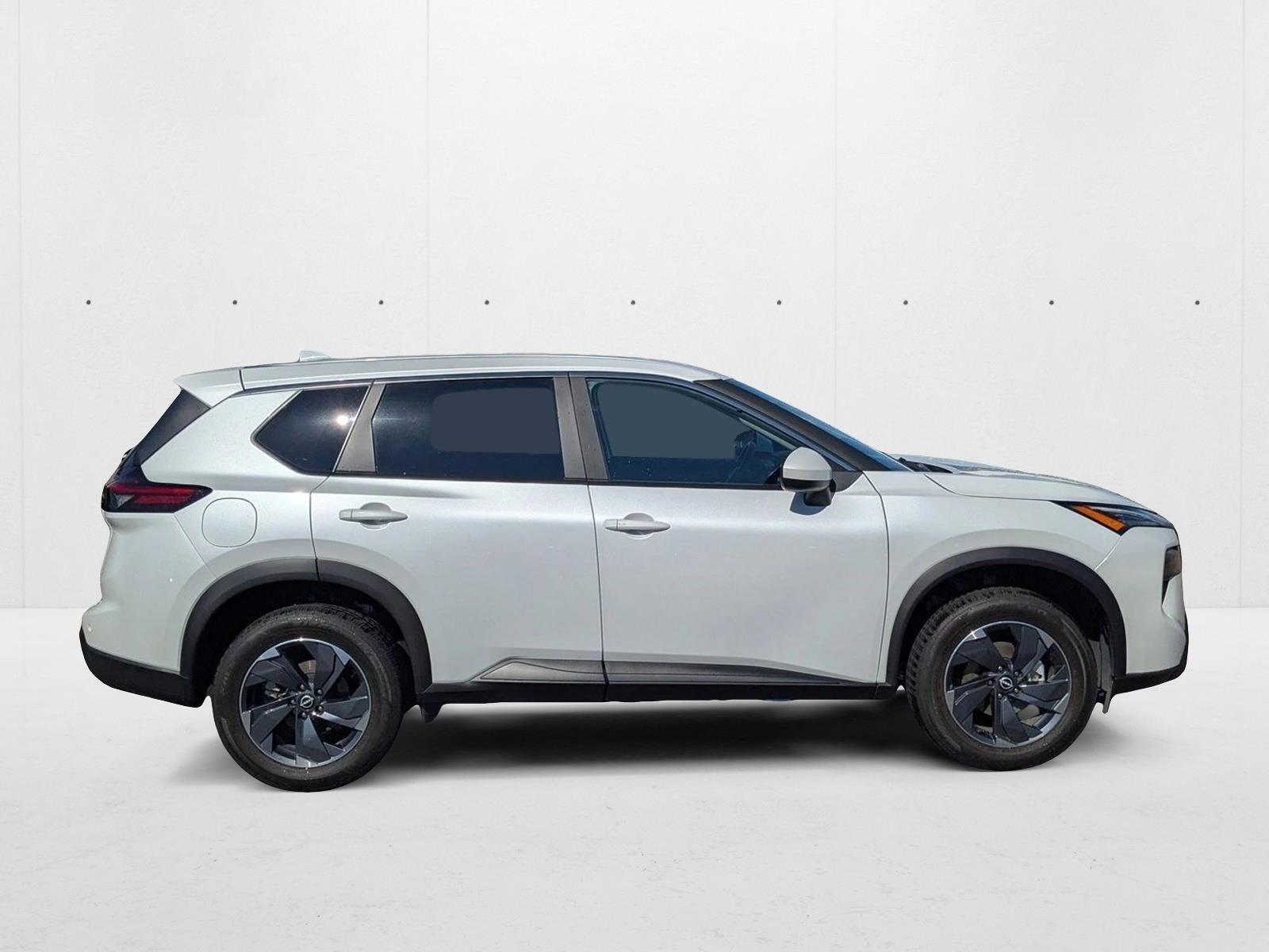 2024 Nissan Rogue SV photo 4