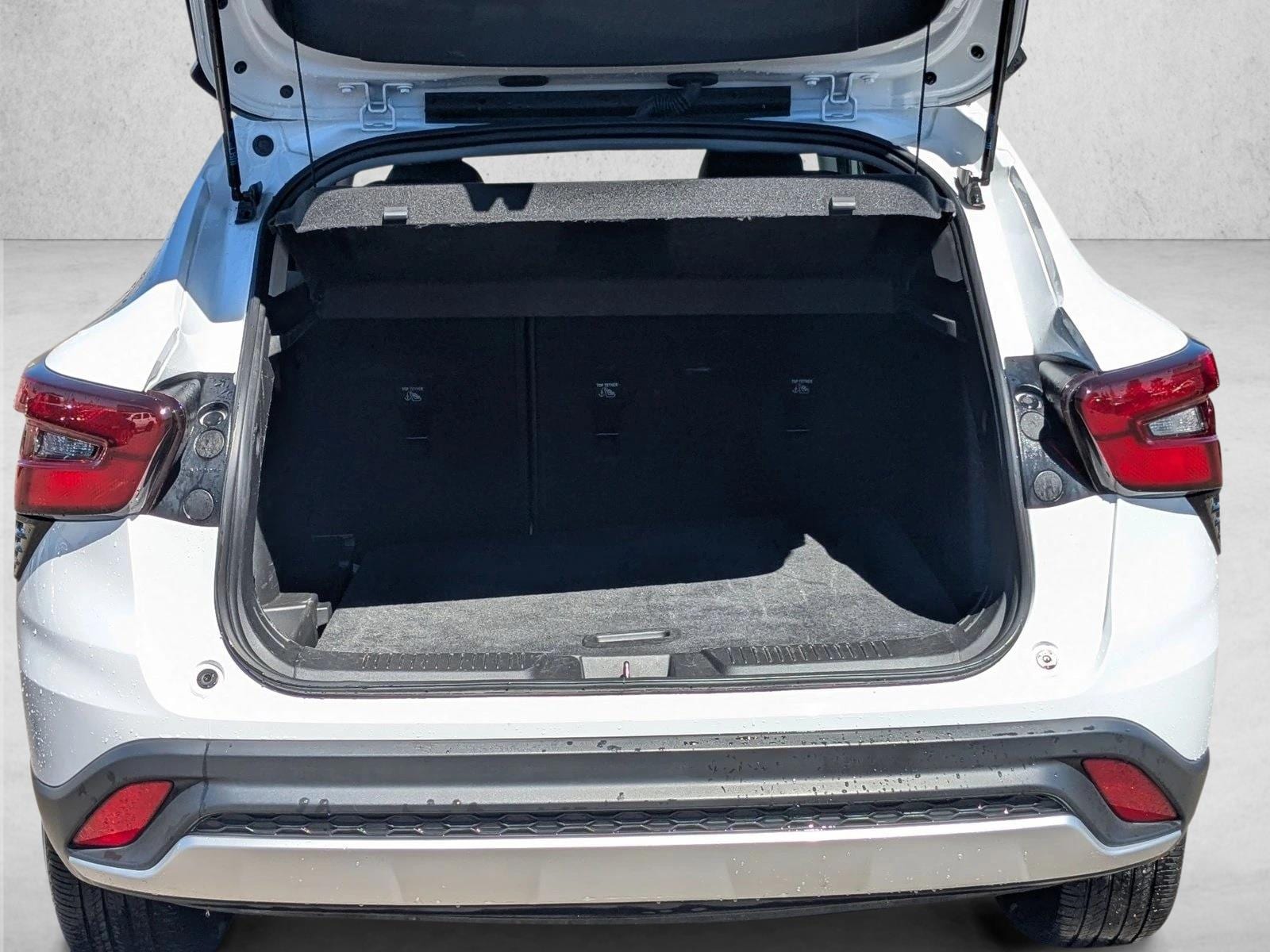 2025 Chevrolet Trax LT photo 6