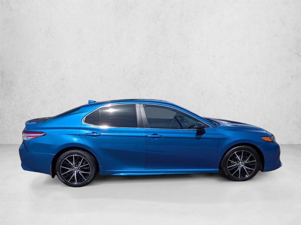 Used 2020 Toyota Camry SE Sedan