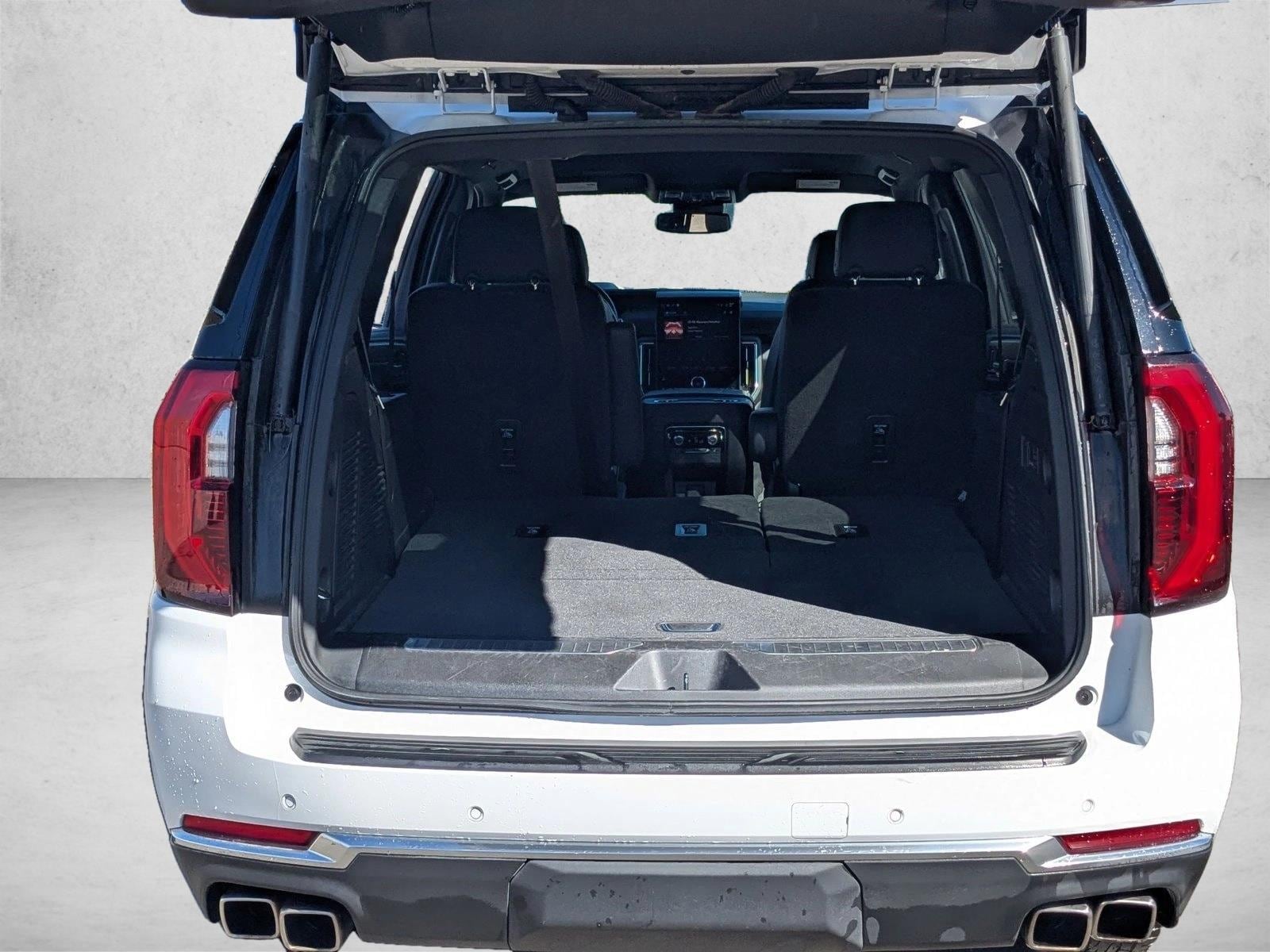 2025 GMC Yukon Denali photo 5