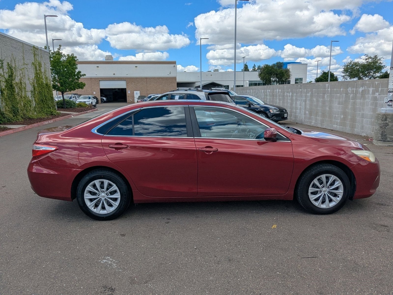 2015 Toyota Camry LE photo 4