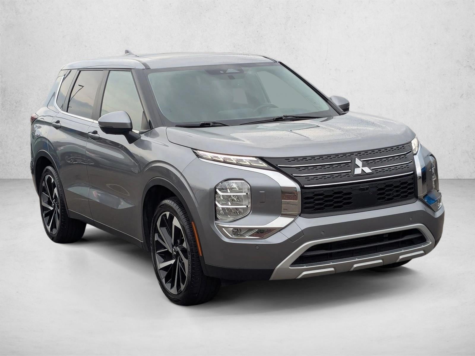 2024 Mitsubishi Outlander SE photo 2
