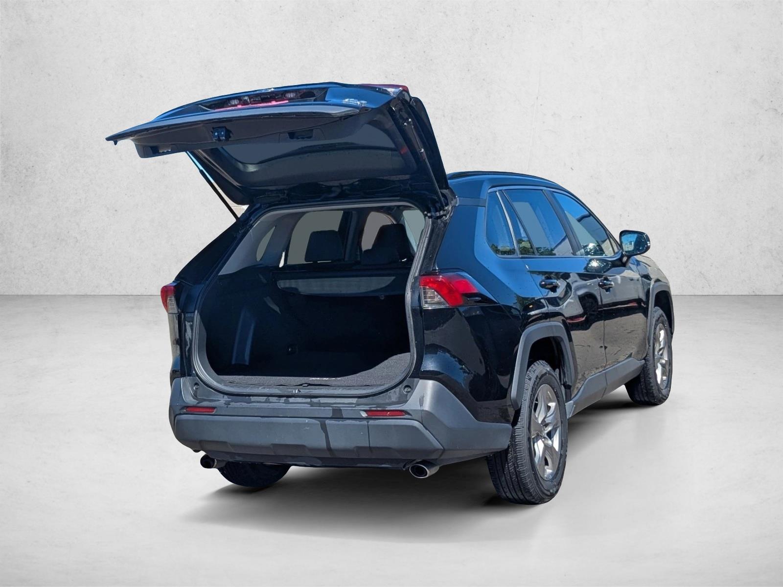 2024 Toyota RAV4 XLE photo 5