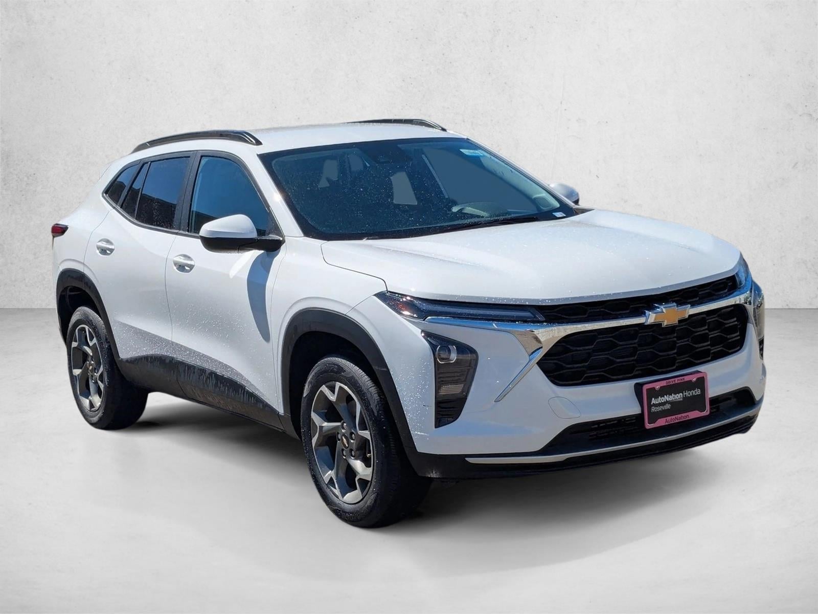 2025 Chevrolet Trax LT photo 3
