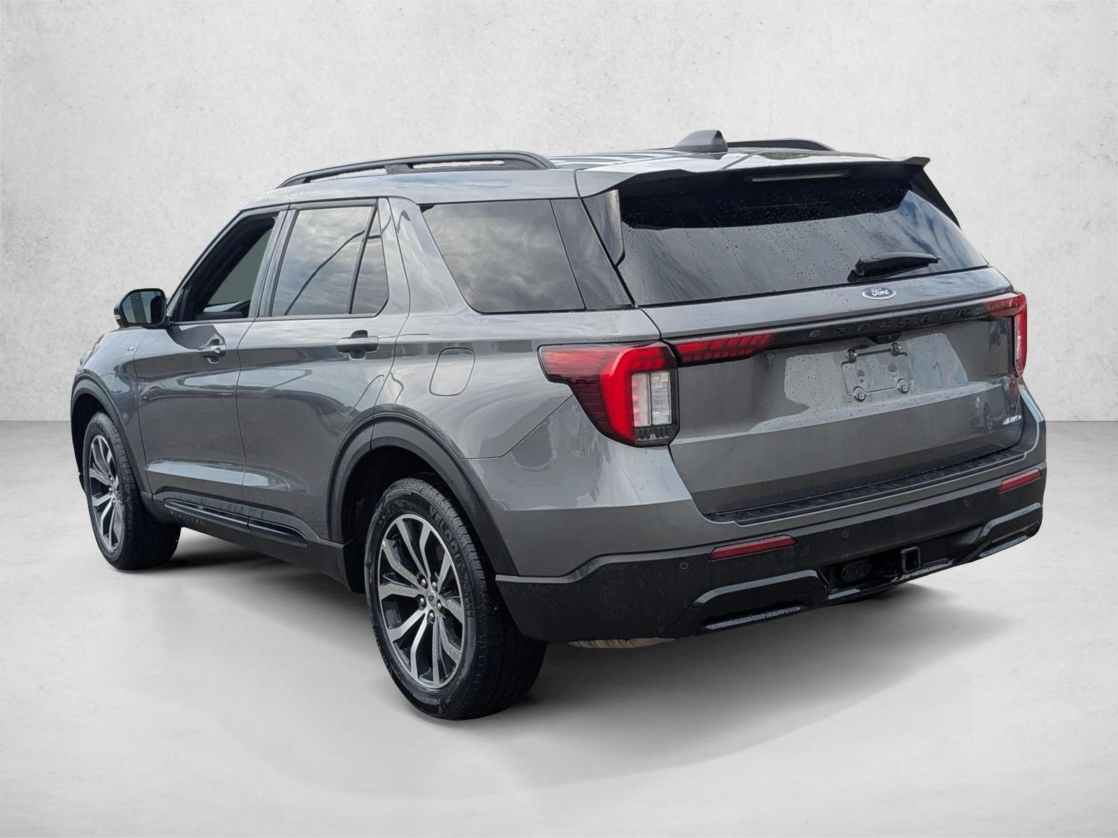 2025 Ford Explorer ST-Line photo 3