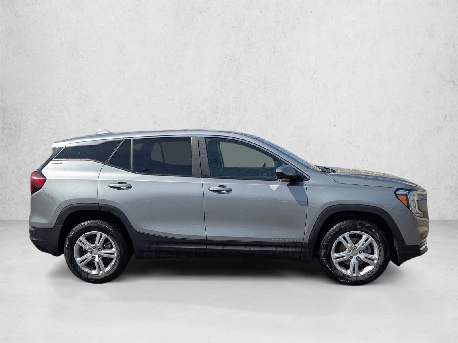 2024 GMC Terrain SLE photo 4