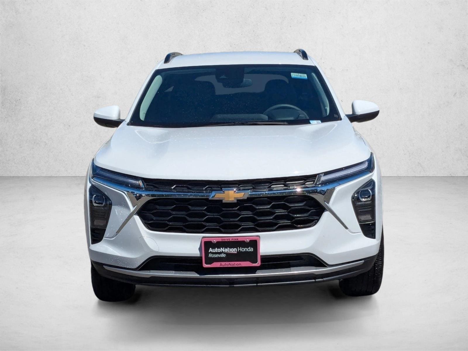 2025 Chevrolet Trax LT photo 2