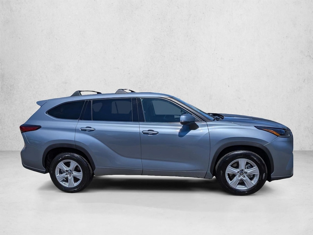 Used 2021 Toyota Highlander LE SUV