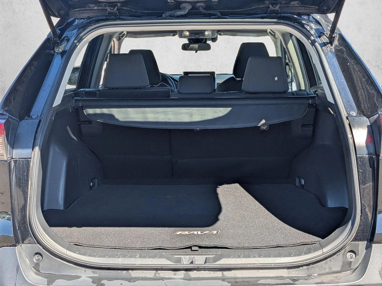 2024 Toyota RAV4 XLE photo 6