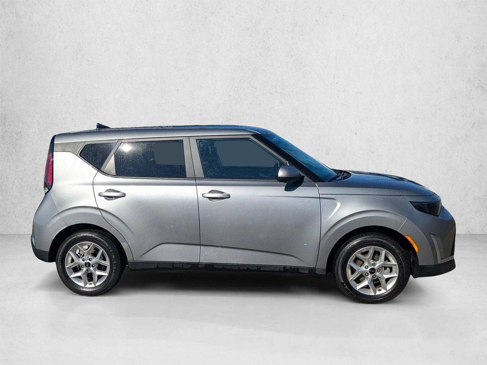 2025 Kia Soul LX photo 4