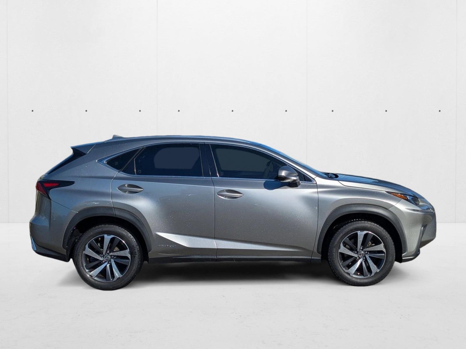 2018 Lexus NX 300h Luxury photo 4