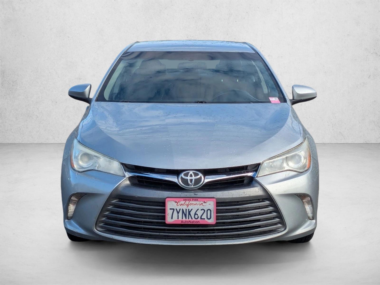 2016 Toyota Camry LE photo 2
