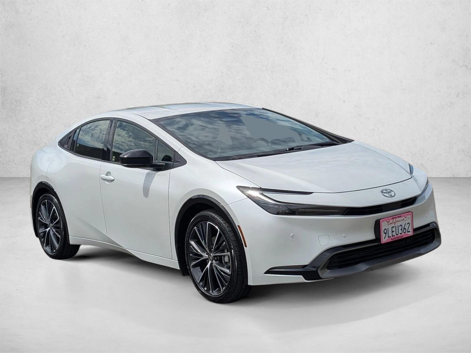 2024 Toyota Prius XLE photo 3