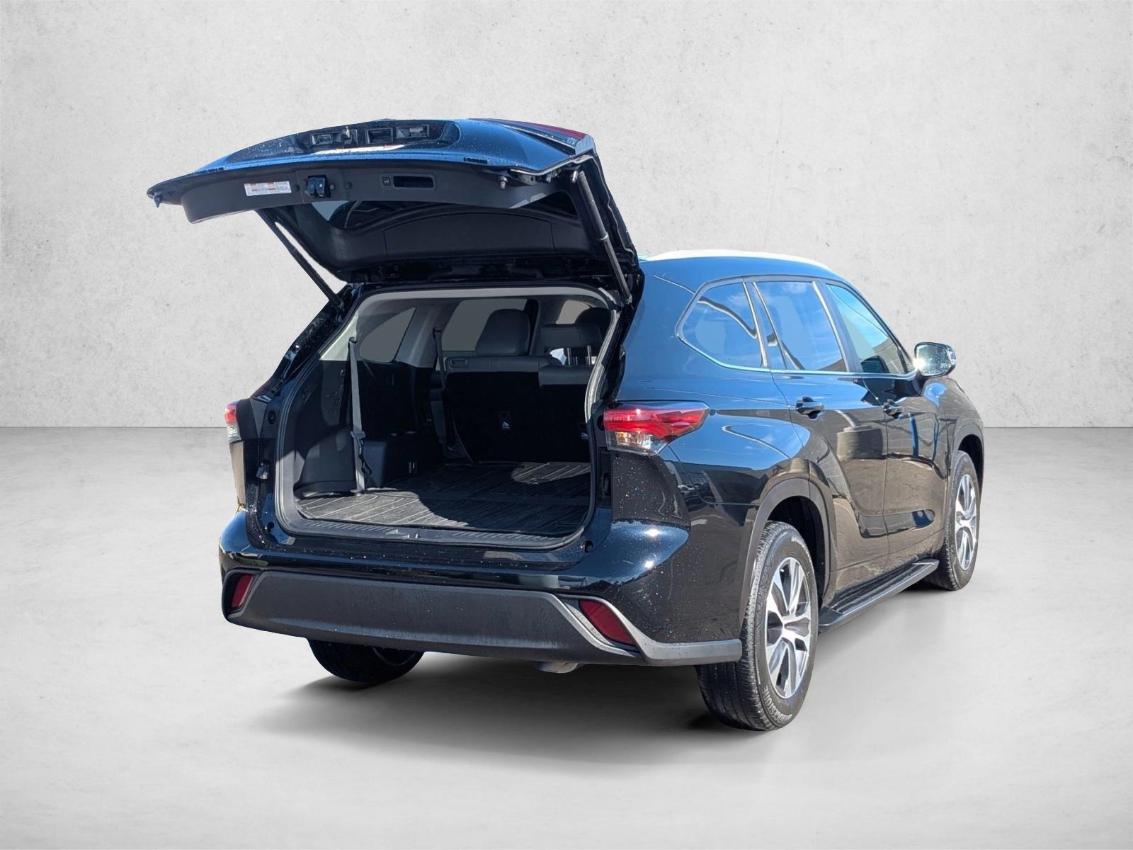 2023 Toyota Highlander XLE photo 5