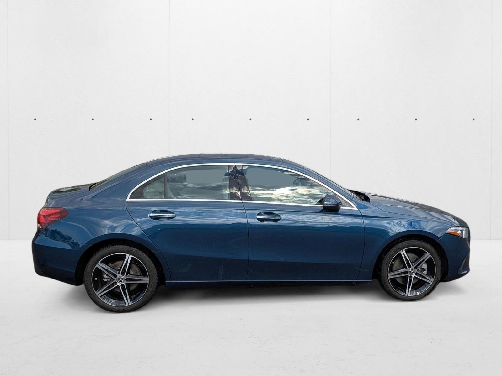2022 Mercedes Benz A 220 4MATIC photo 4