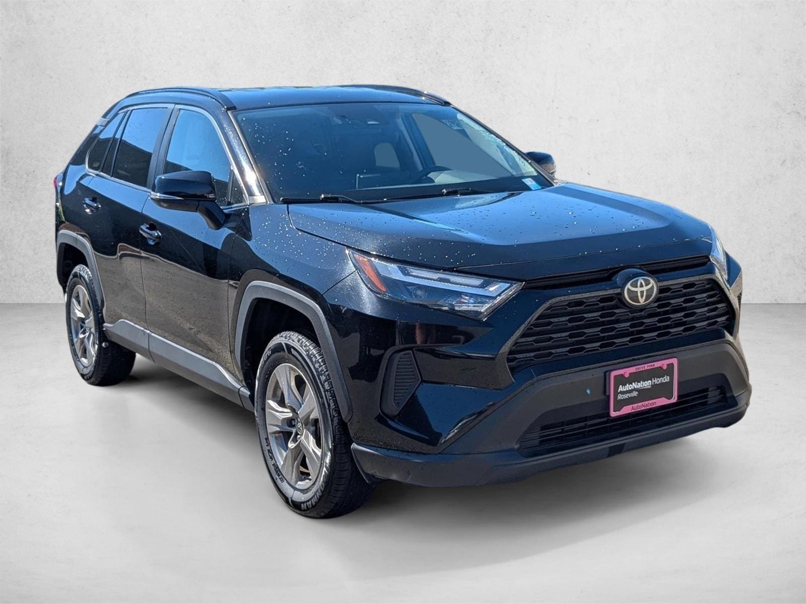 2024 Toyota RAV4 XLE photo 3