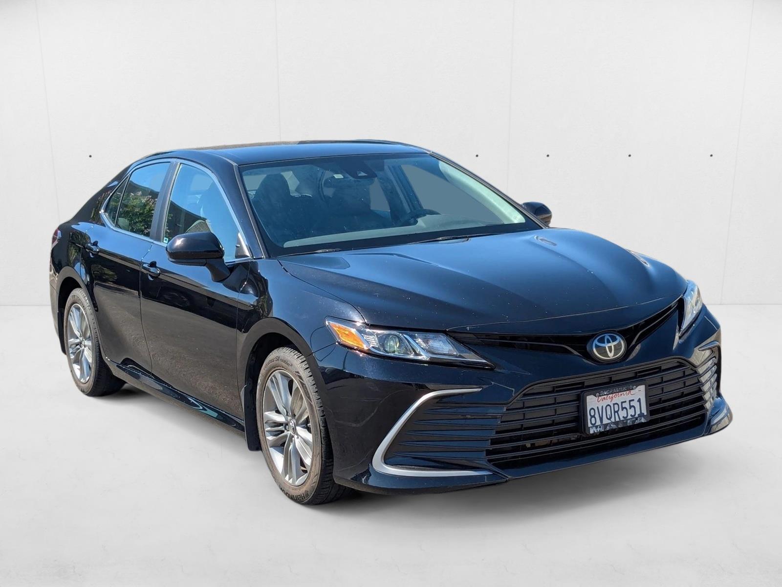 2021 Toyota Camry LE photo 3