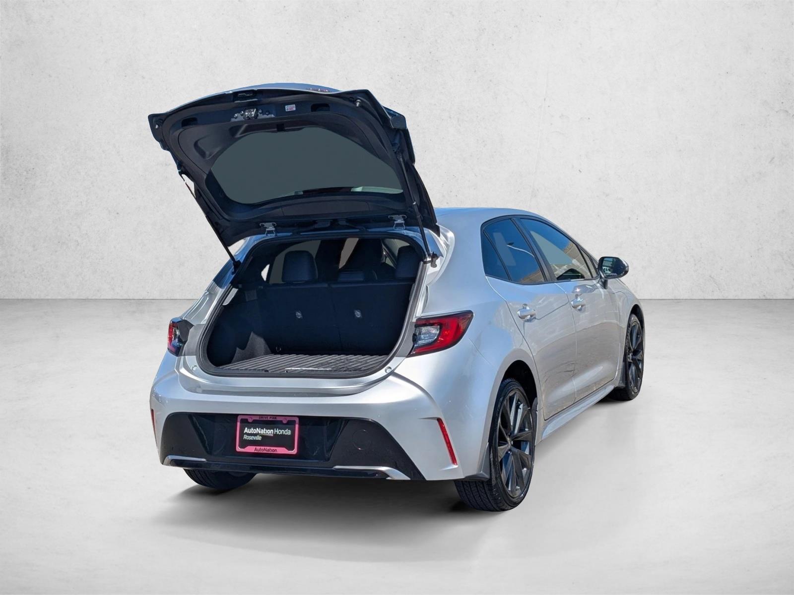 2023 Toyota Corolla Hatchback XSE photo 5