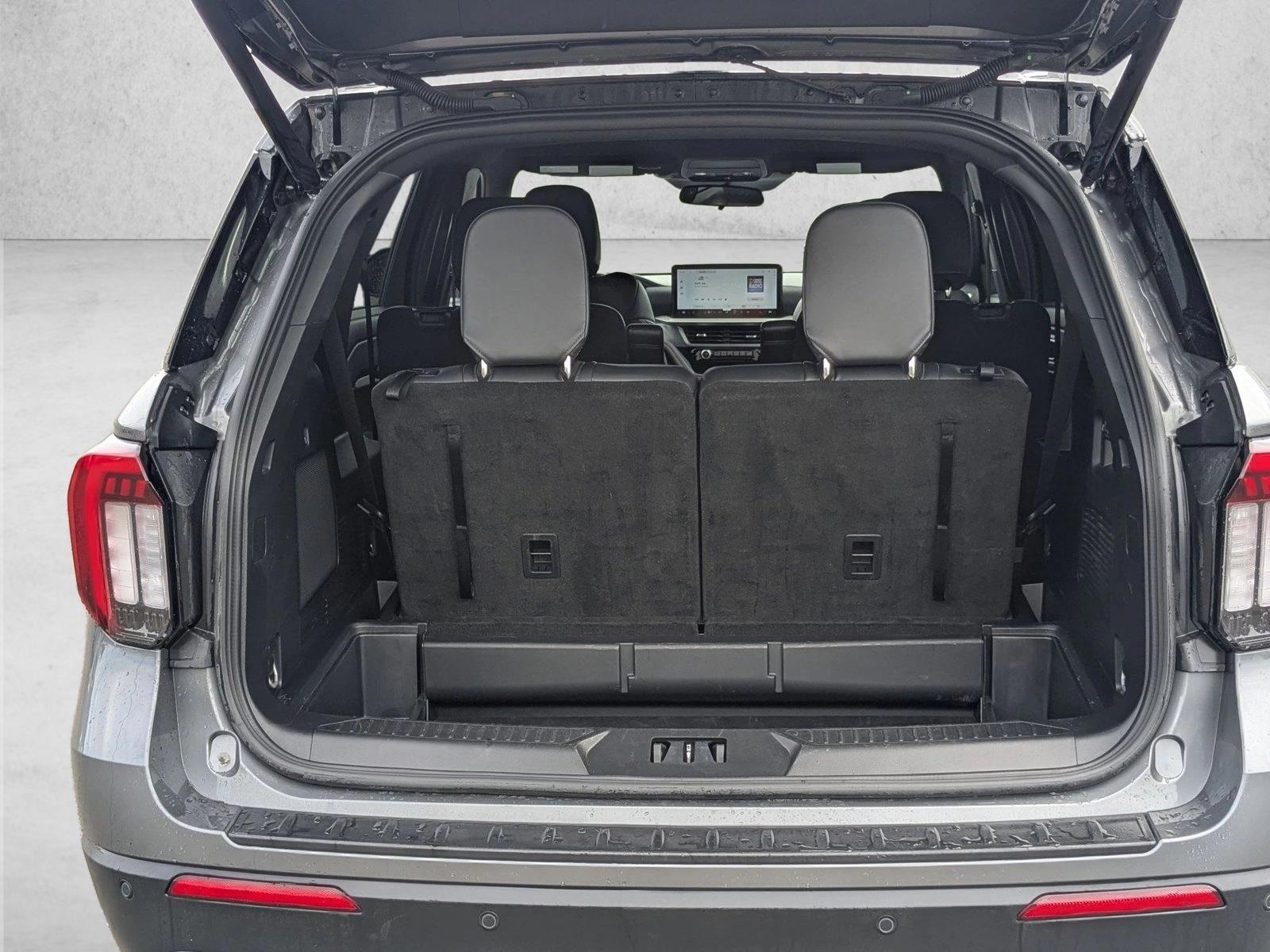 2025 Ford Explorer ST-Line photo 5