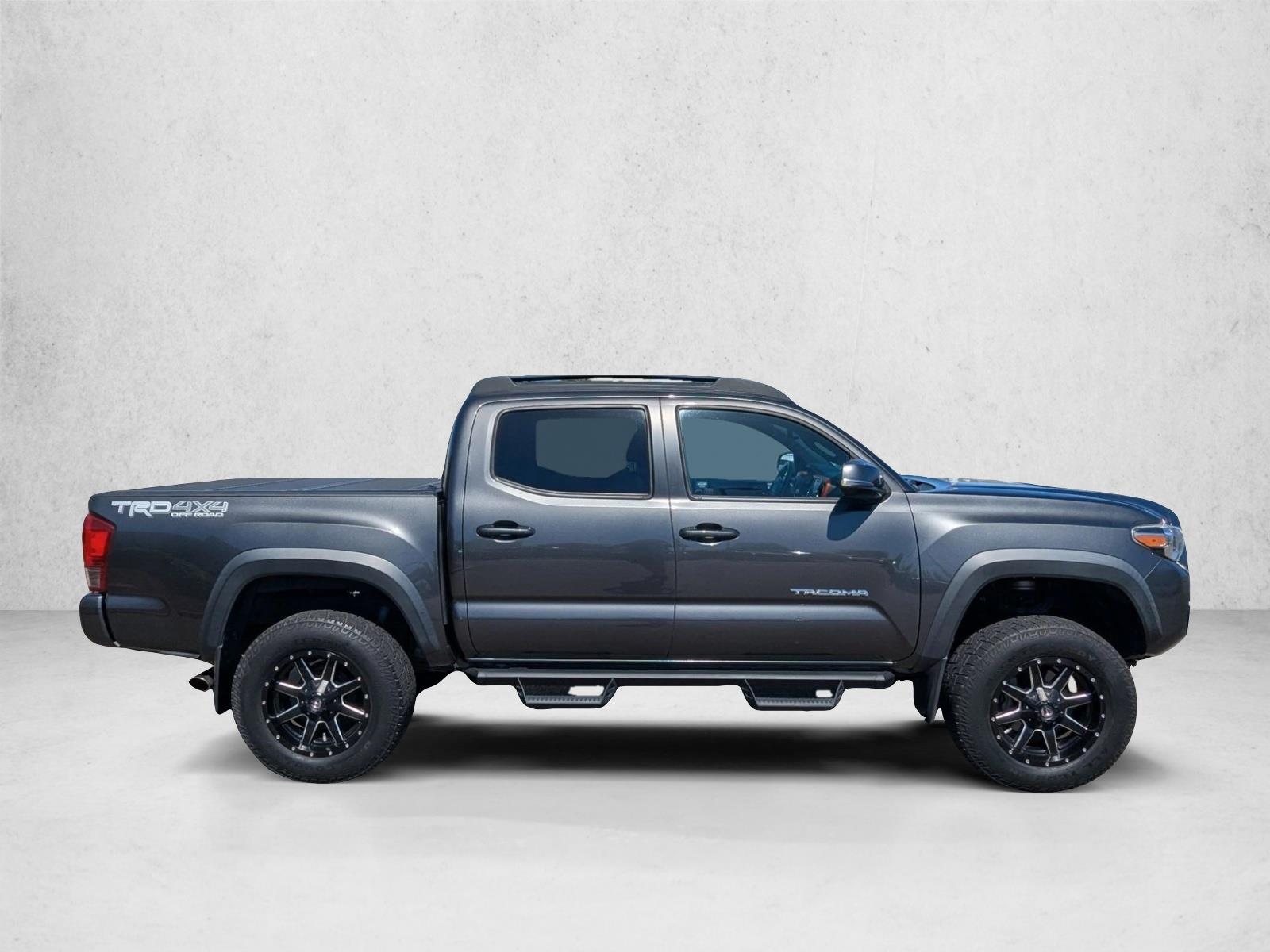 2017 Toyota Tacoma TRD Off Road V6 photo 4