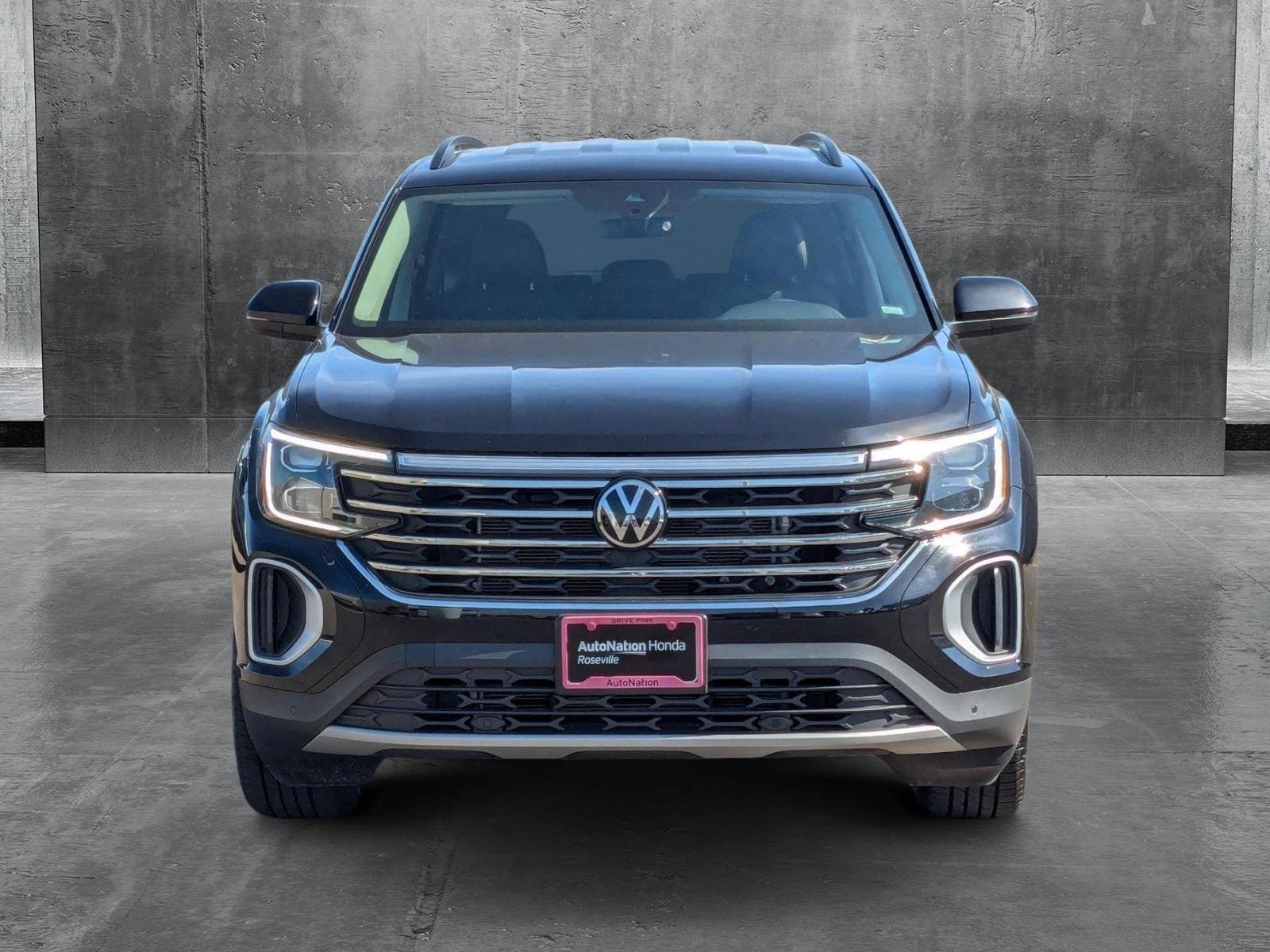 Used 2024 Volkswagen Atlas SE w/Tech with VIN 1V2WR2CA8RC559239 for sale in Roseville, CA