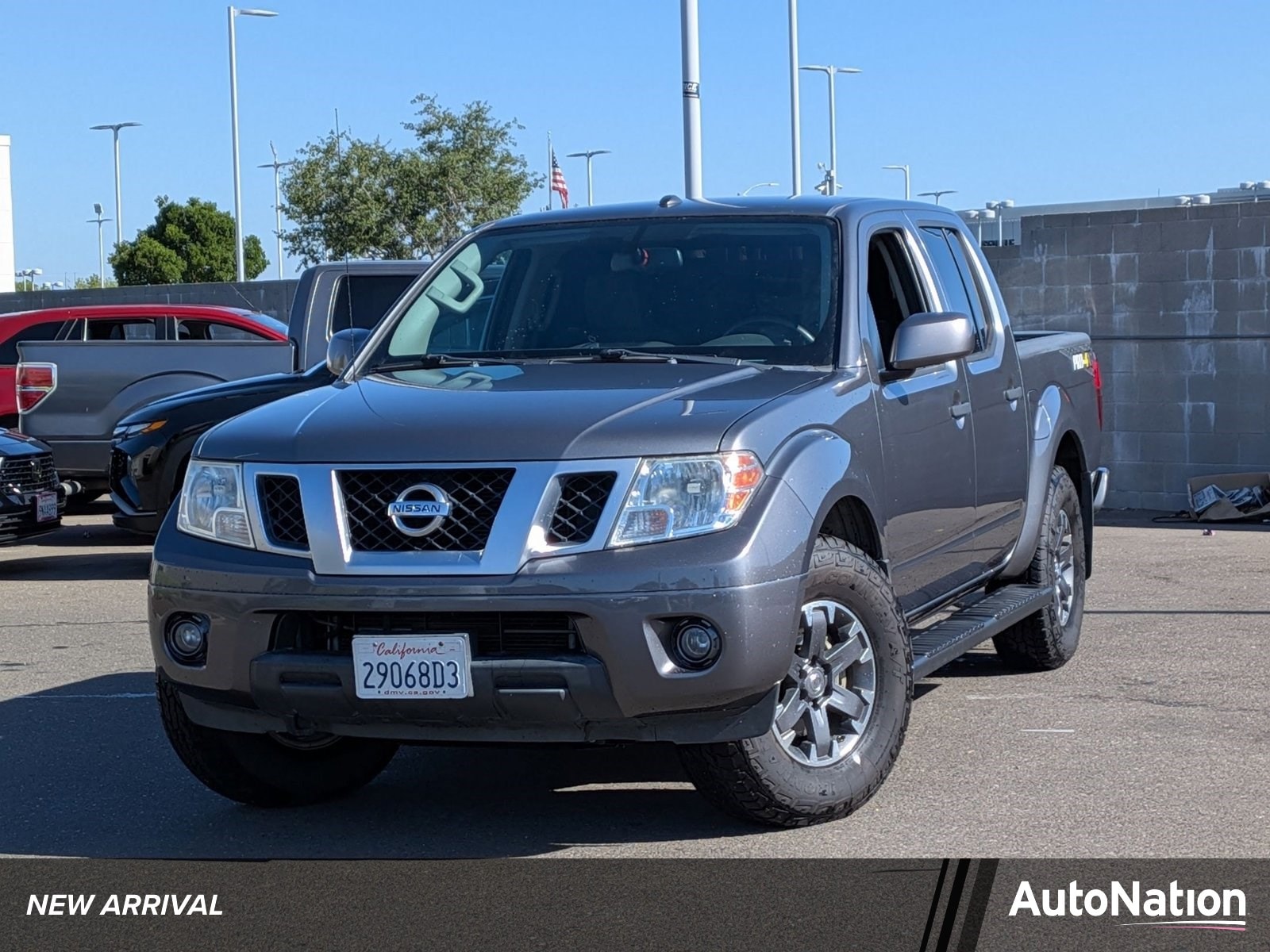 2018 Nissan Frontier 4.0 PRO-4X Crew Cab 4X4 AT's photo
