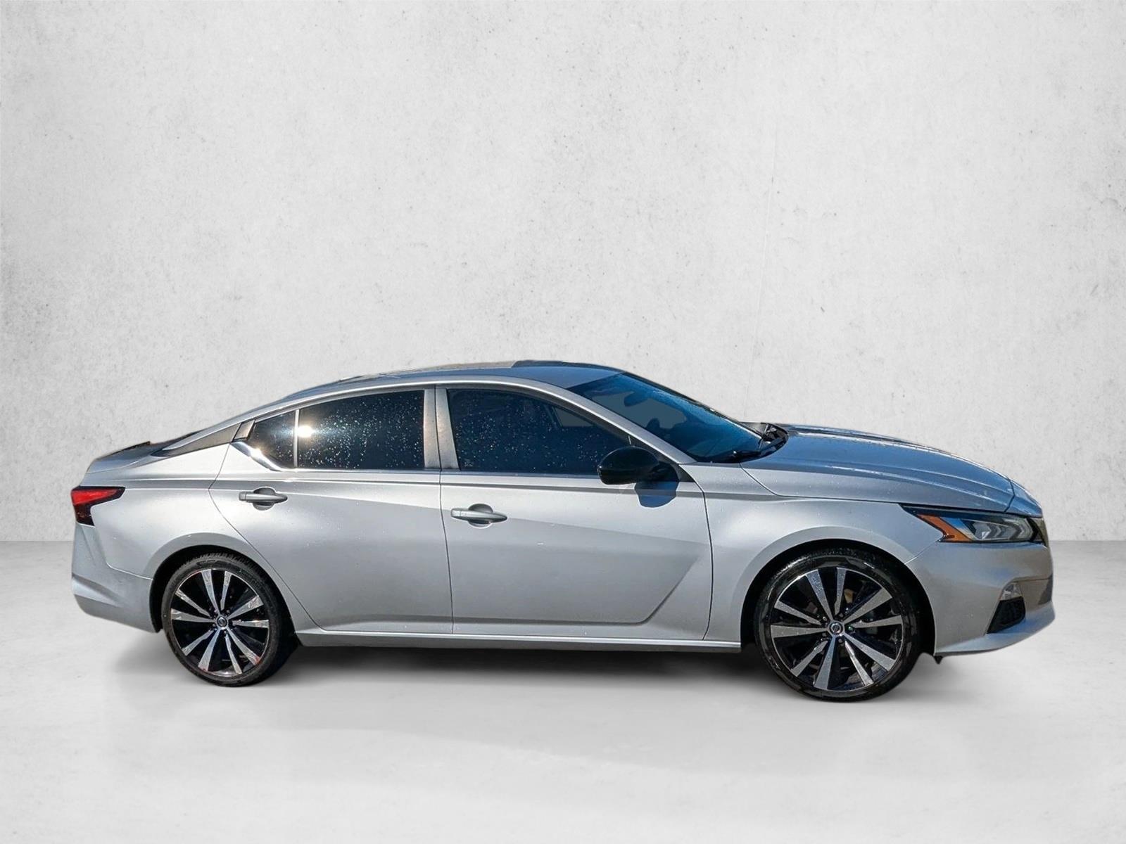 2022 Nissan Altima 2.5 SR photo 4