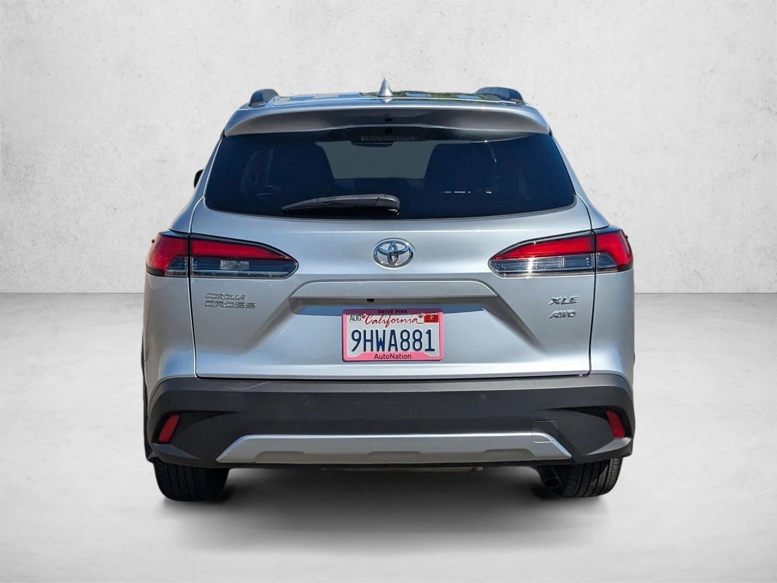 2023 Toyota Corolla Cross XLE photo 6