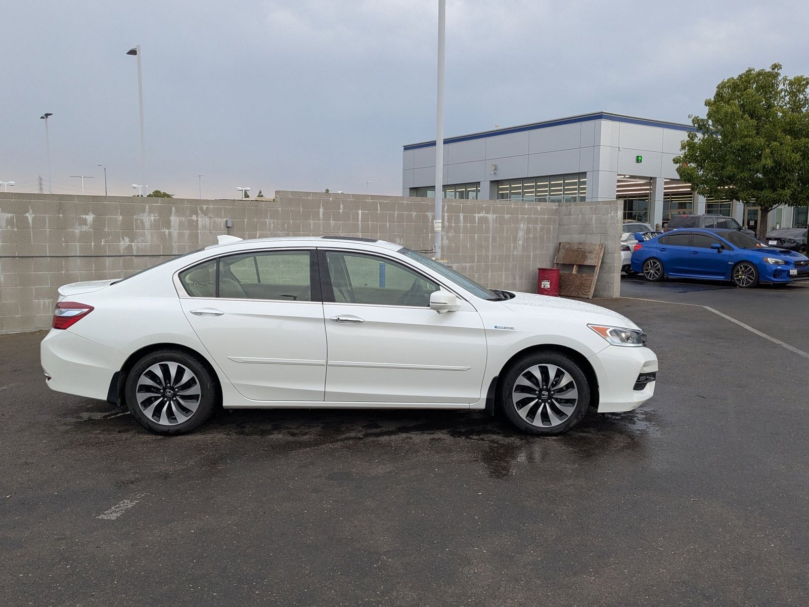 2017 Honda Accord Hybrid EX-L photo 3