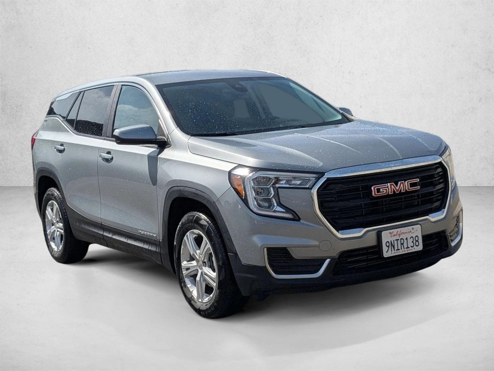 2024 GMC Terrain SLE photo 3