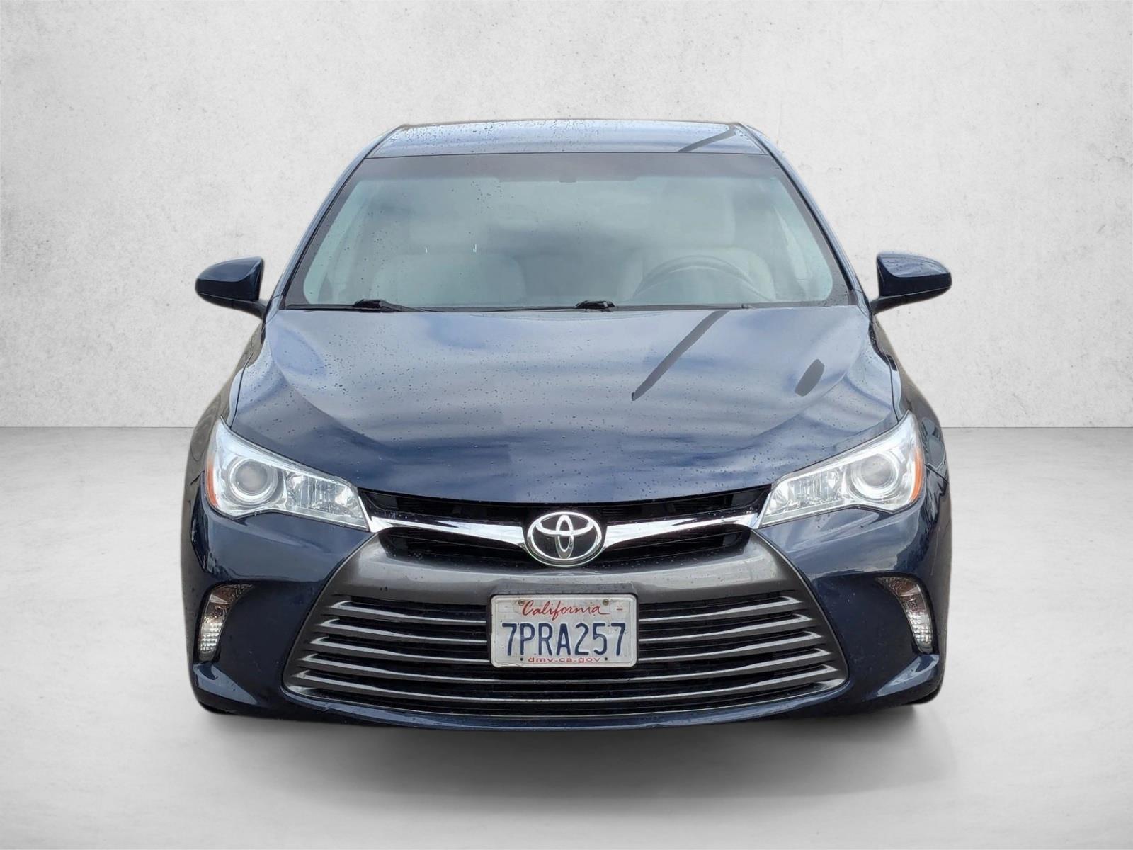 2016 Toyota Camry LE photo 2