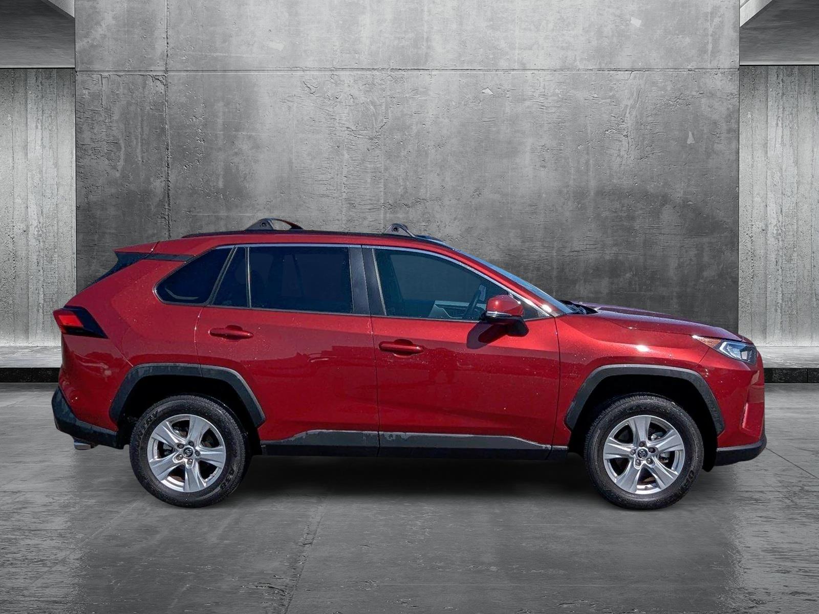 2019 Toyota RAV4 XLE photo 4