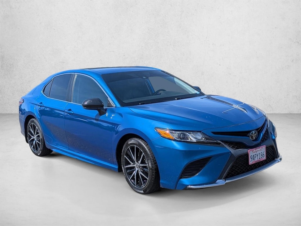 Used 2020 Toyota Camry SE Sedan