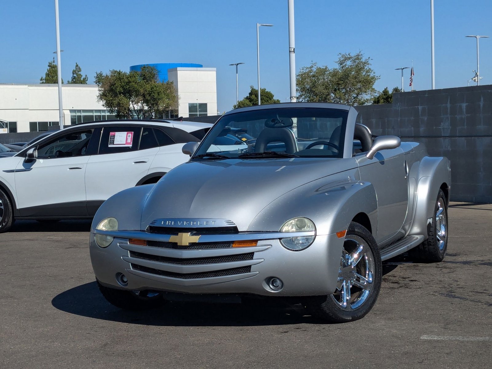 2004 Chevrolet SSR Base photo 2