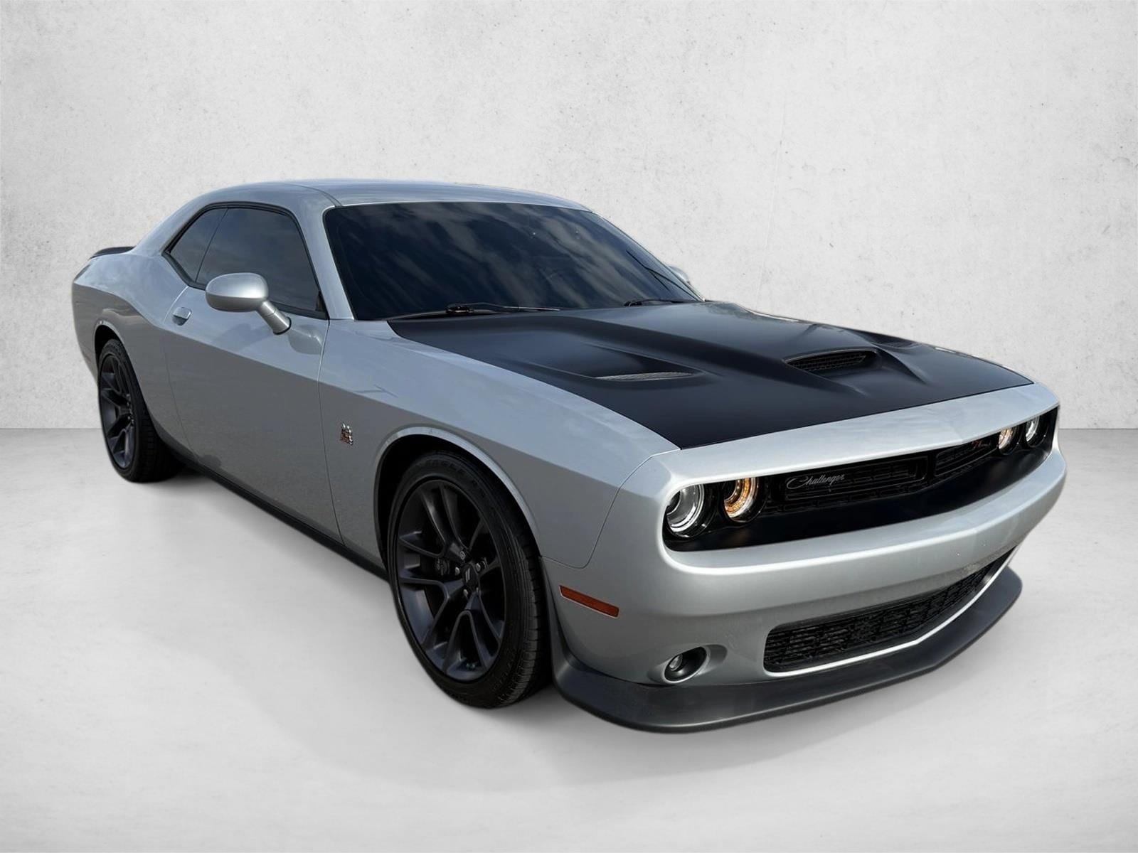 2023 Dodge Challenger R/T Scat Pack photo 3