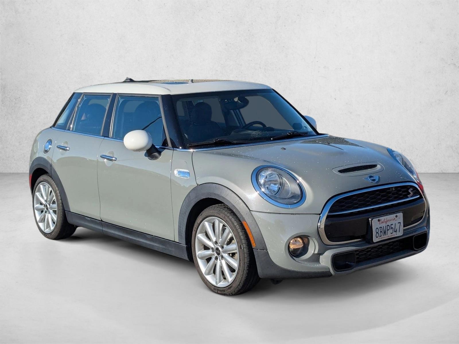 2018 Mini Cooper 4 Door Hardtop S photo 2