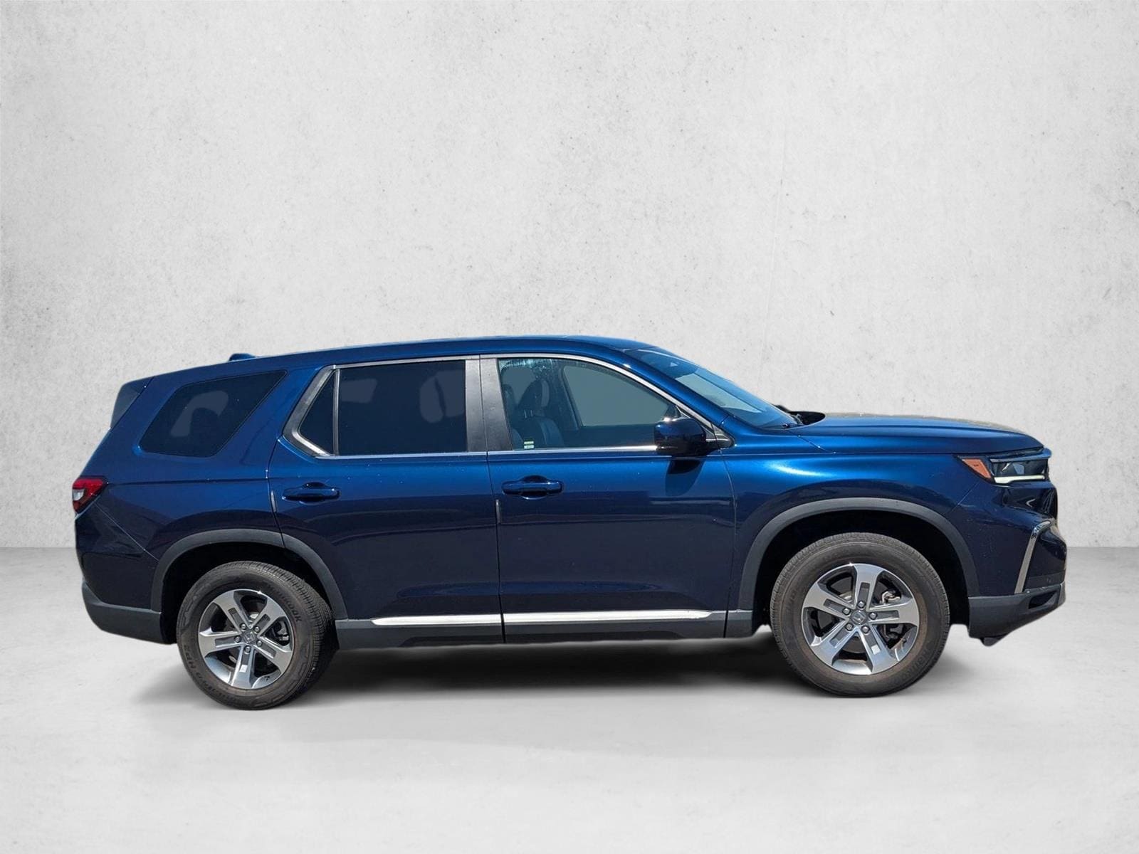 2024 Honda Pilot EX-L 7 Passenger photo 4