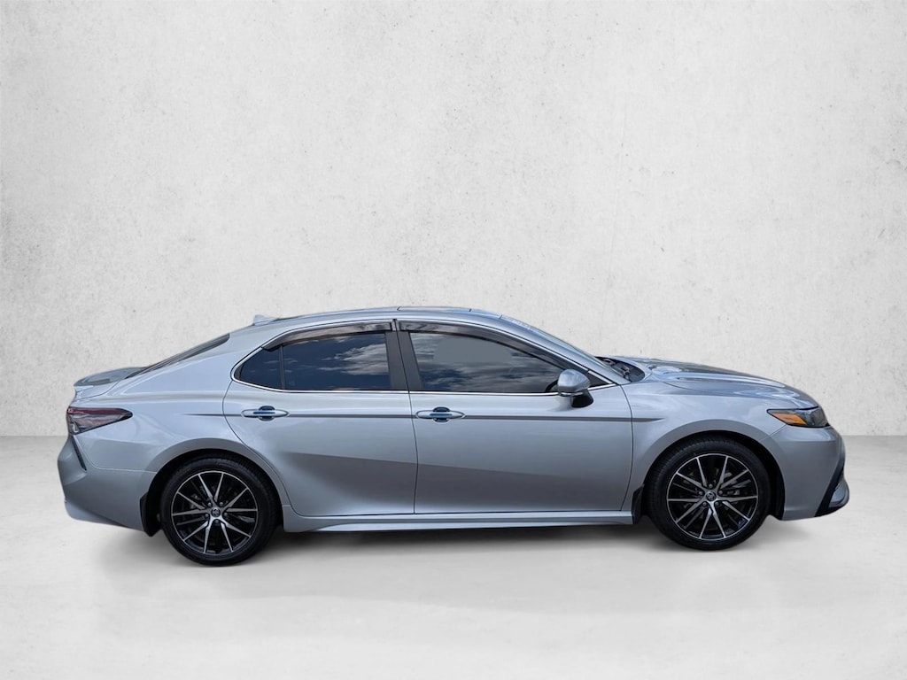 Used 2022 Toyota Camry Hybrid SE Sedan