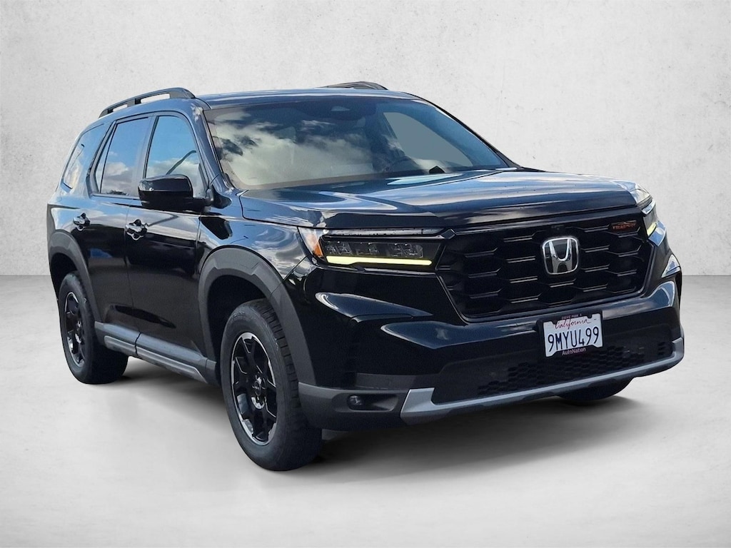 Certified 2025 Honda Pilot TrailSport SUV