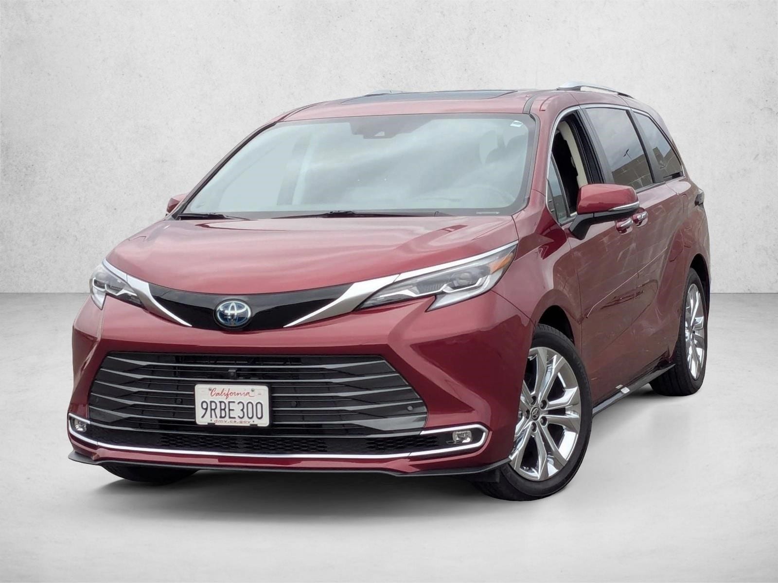 2023 Toyota Sienna Platinum's photo
