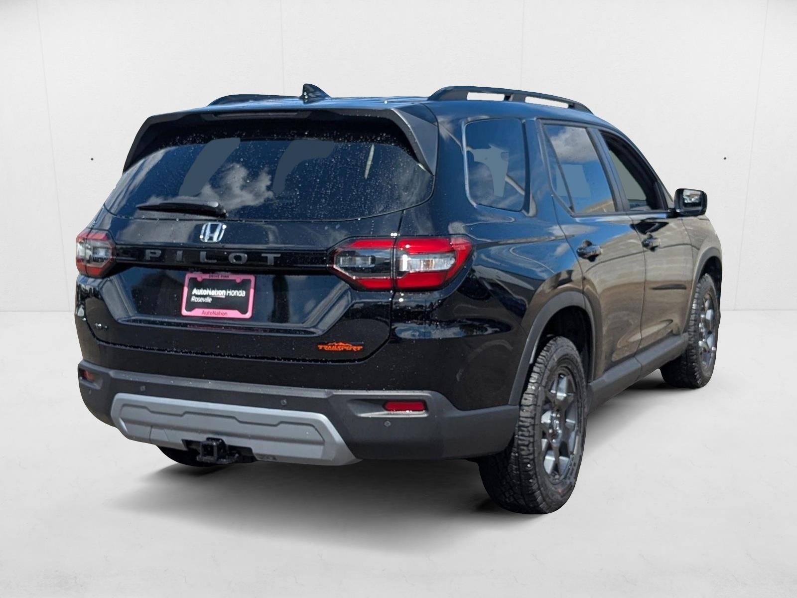 2025 Honda Pilot TrailSport photo 2