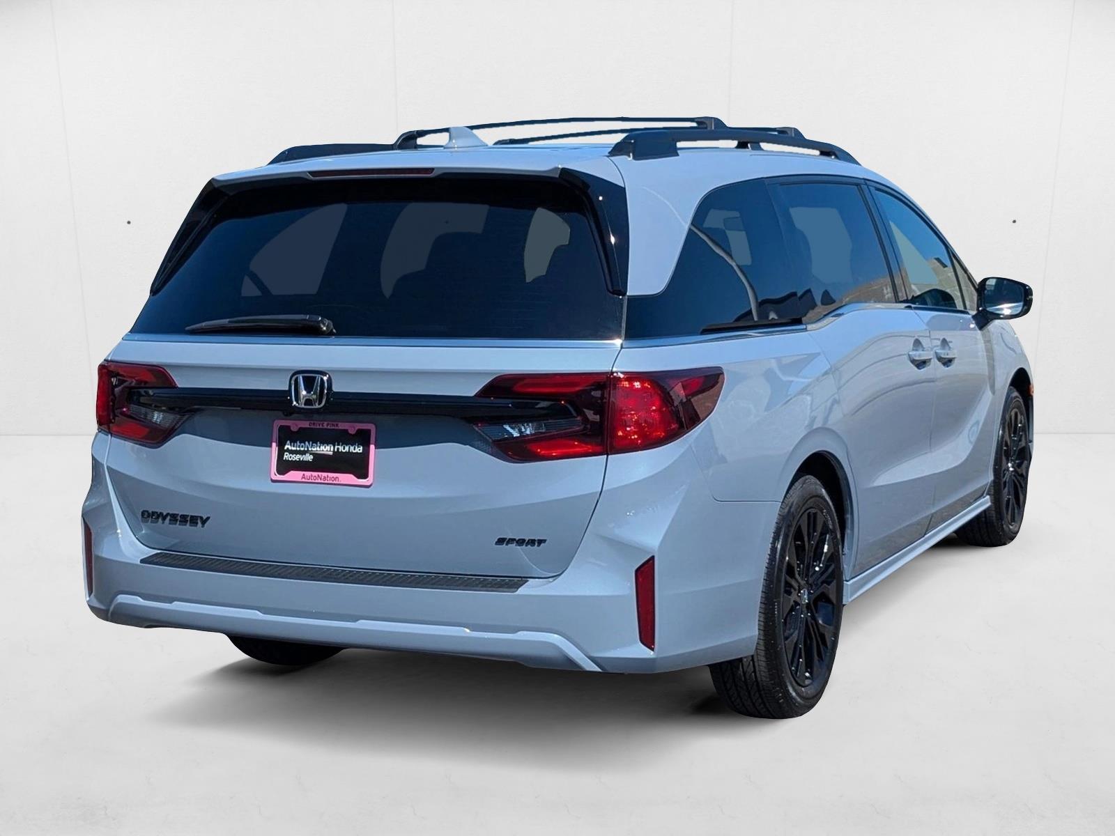 2026 Honda Odyssey photo 2
