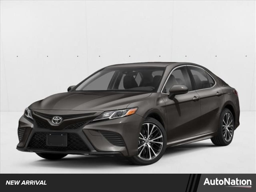 Used 2018 Toyota Camry SE Sedan