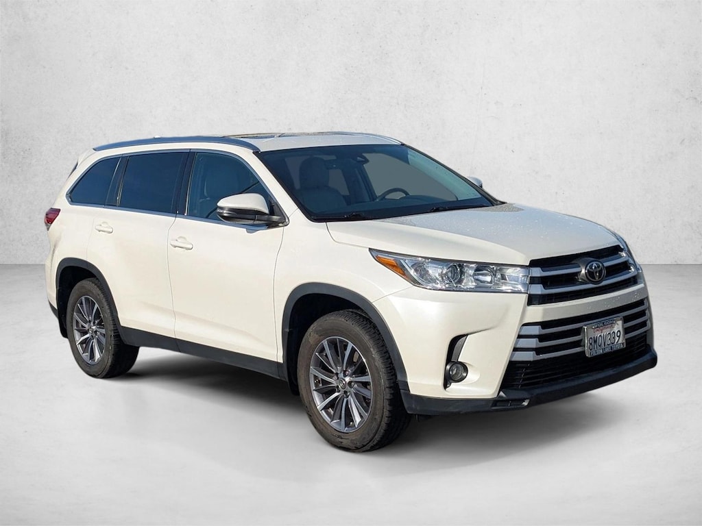Used 2019 Toyota Highlander XLE V6 SUV