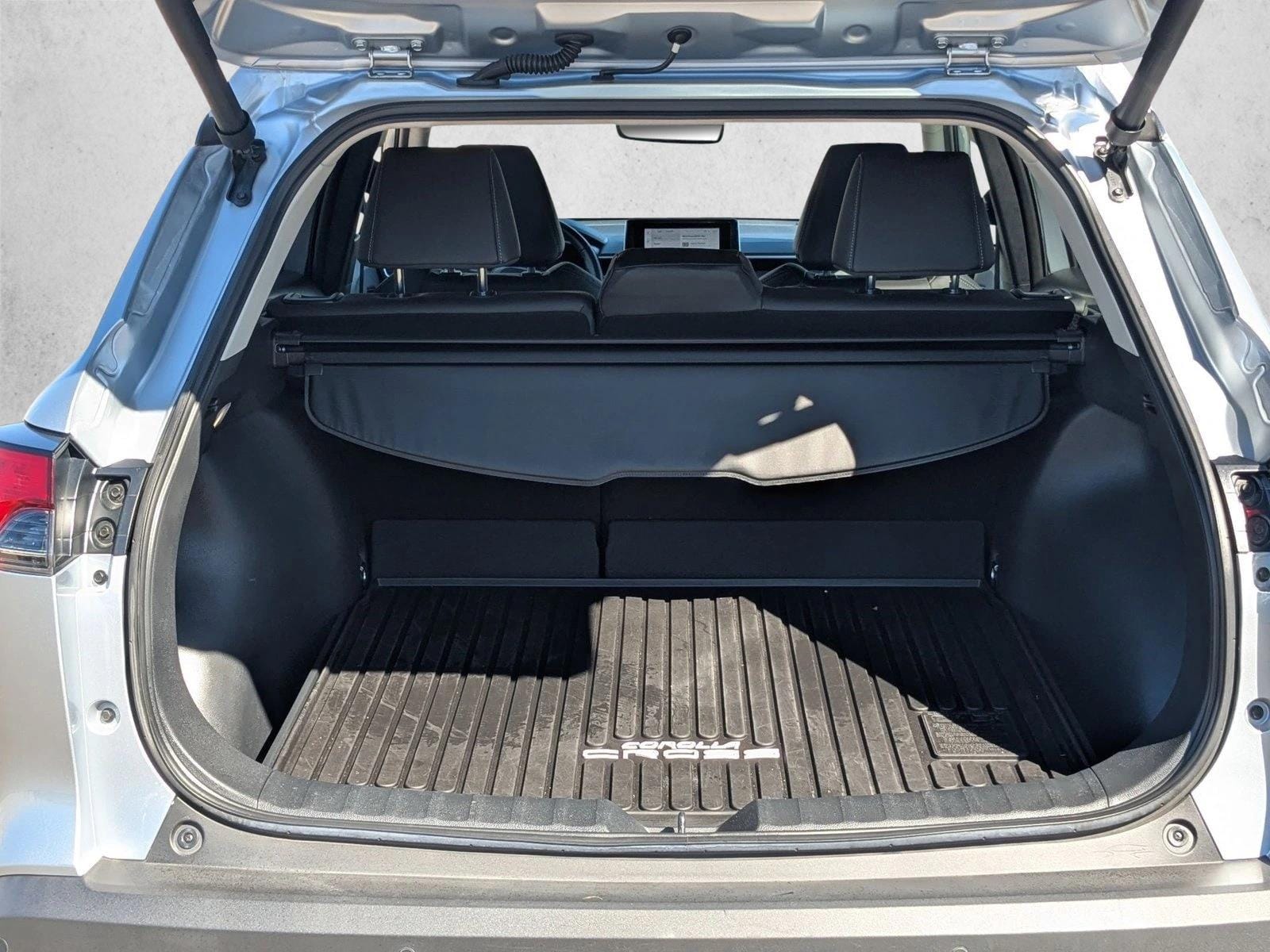 2023 Toyota Corolla Cross XLE photo 5