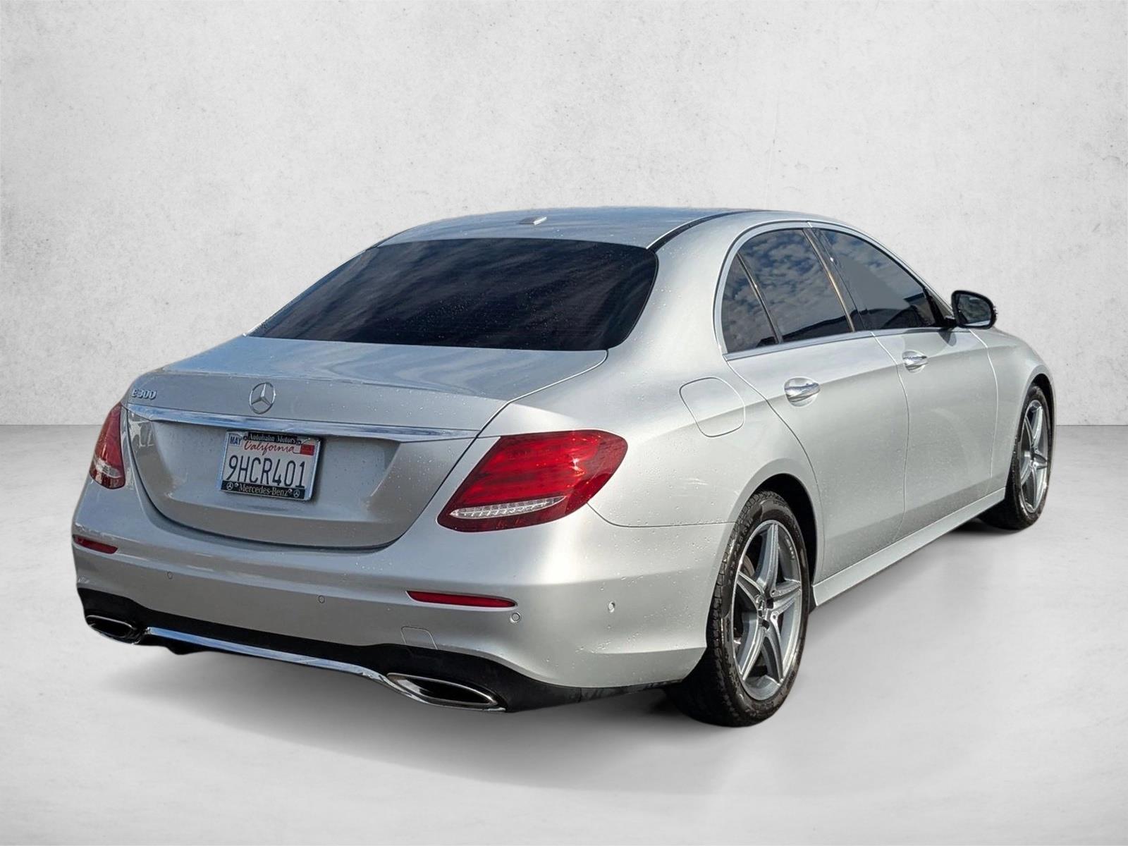 2018 Mercedes Benz E 300 Sedan photo 4