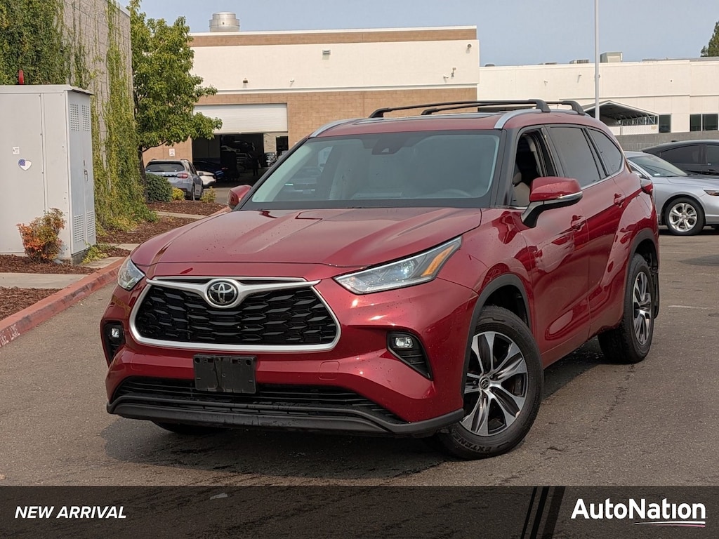 Used 2021 Toyota Highlander XLE SUV